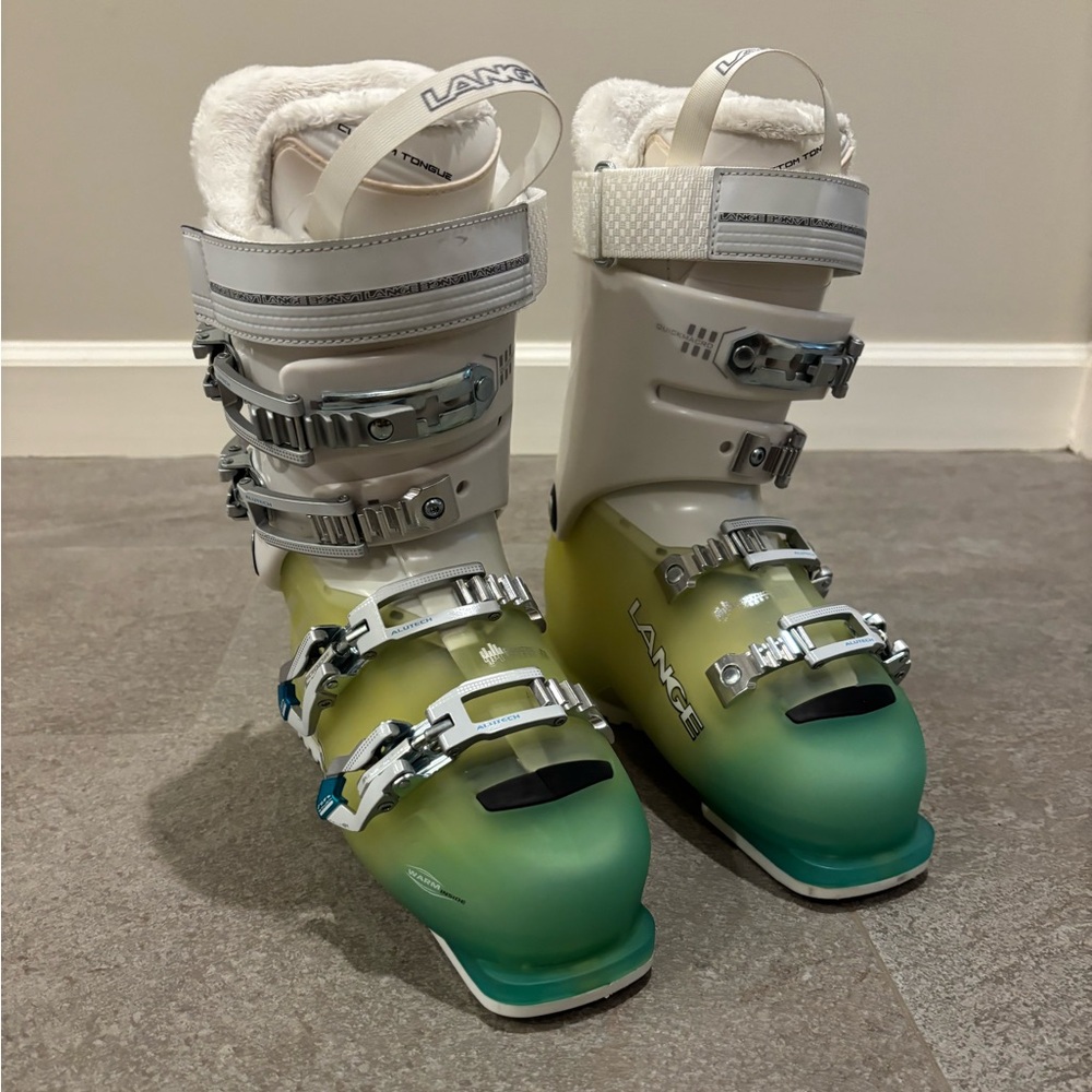 Lange SX 700 Women’s Ski Boot - White and Green Ski Boots